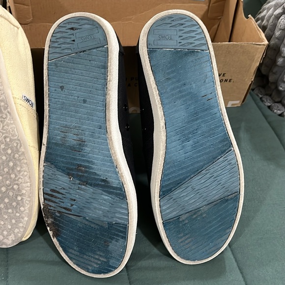 Slightly worn TOMS - Picture 9 of 9